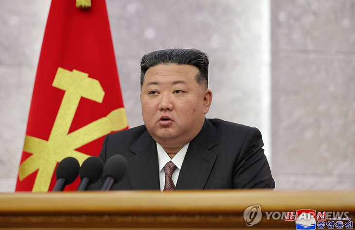 Lãnh đạo Triều Tiên Kim Jong Un trong cuộc họp của Ủy ban Trung ương khóa 8 của Đảng Lao động Triều Tiên ngày 29-6 - Ảnh: KCNA