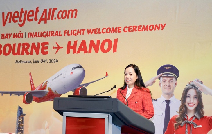 Phó Tổng giám đốc Vietjet - Bà Nguyễn Thị Thúy Bình công bố khai trương đường bay thứ 6 kết nối Australia - Việt Nam của Vietjet - Ảnh: TÀI NGUYỄN