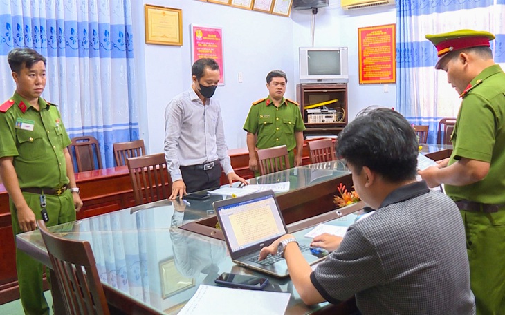 Bắt nguyên phó giám đốc ngân hàng nhận hối lộ để làm khống hồ sơ cho vay