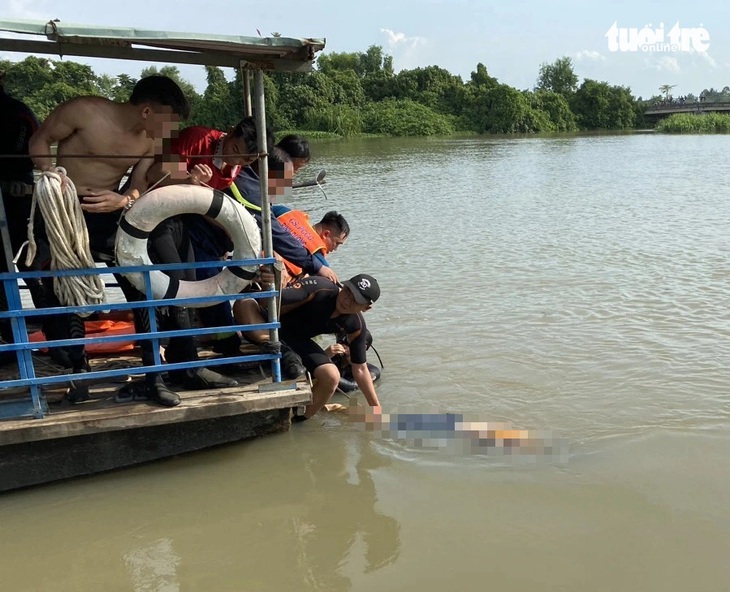 Thi thể một trong ba thiếu nữ mất tích đã được tìm thấy - Ảnh: C.T.V.