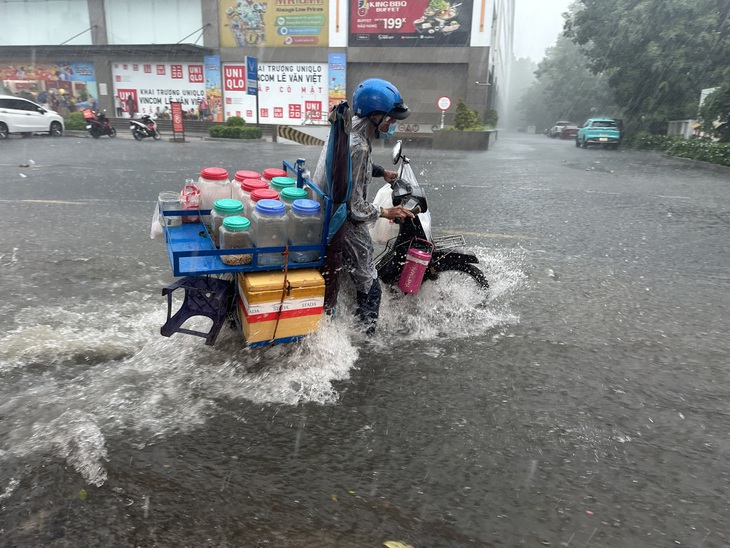 Nam Bộ hôm nay sáng tới trưa nắng nóng, chiều tối chú ý mưa dông - Ảnh: NGỌC QUÝ