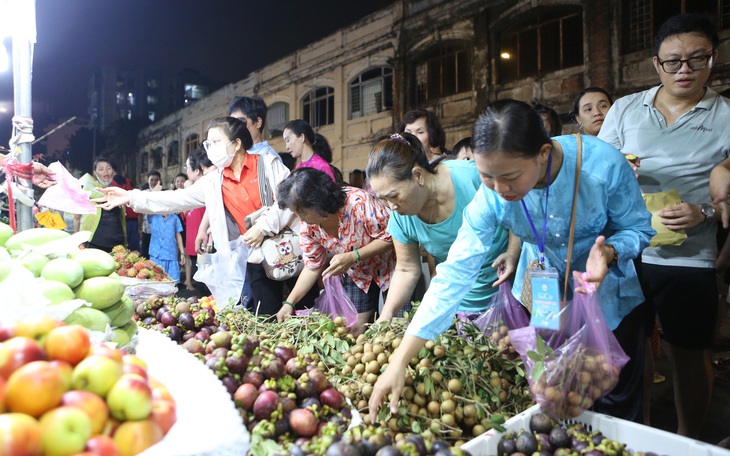 Mít vị sầu riêng, vú sữa ăn cả vỏ, thanh long tổ yến lần đầu có mặt ở Tuần lễ trái cây