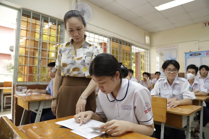 Hơn 98.000 thí sinh làm thủ tục thi vào lớp 10 ở TP.HCM- Ảnh 2.