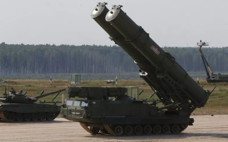 Bệ phóng tên lửa phòng không S-300V của Nga - Ảnh: GETTY IMAGES