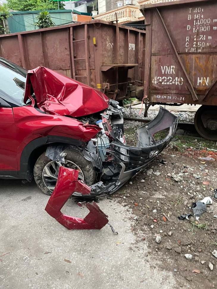 Đỗ cạnh đường ray, Hyundai Creta bị tàu hỏa đâm có được bảo hiểm bồi thường không?- Ảnh 4.