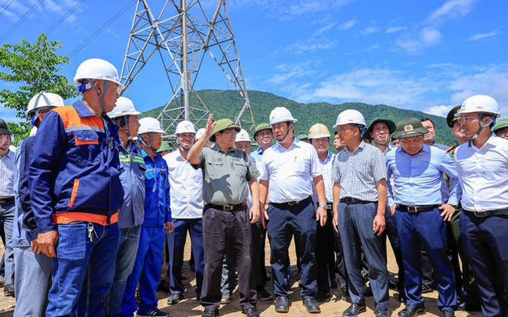 Thủ tướng biểu dương tinh thần thi công đường dây 500kV mạch 3 kéo điện ra Bắc