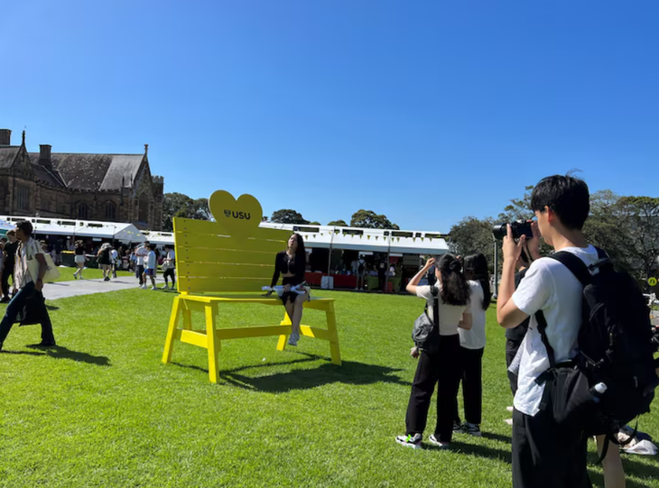 Sinh viên tại Đại học Sydney, thành phố Camperdown, Úc - Ảnh: REUTERS