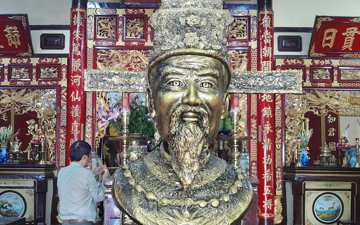 Thay tượng Thoại Ngọc Hầu mới có tên, logo và chữ ký doanh nghiệp - Ảnh 2.