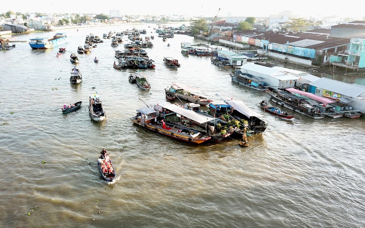 Chợ nổi Cái Răng có đáng bị chê tả tơi?