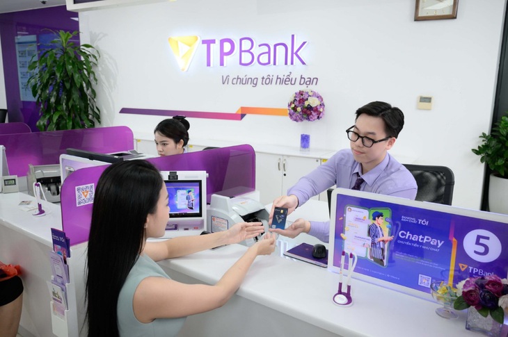 Khách hàng có thể mở thẻ TPBank JCB CashBack trên app TPBank, hoặc tại bất kỳ quầy giao dịch nào của ngân hàng