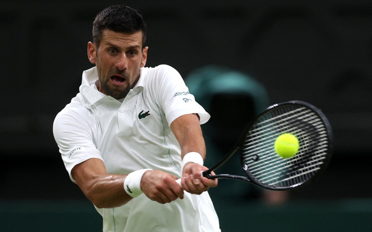 Đối thủ bỏ cuộc, Djokovic vào bán kết Wimbledon 2024