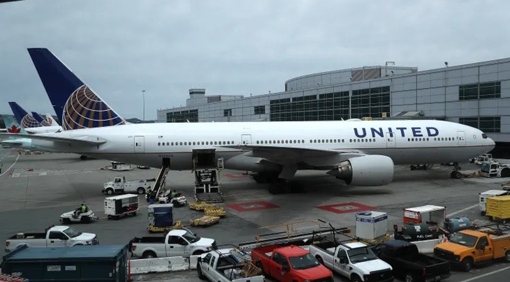 Một chiếc máy bay của United Airlines đậu tại sân bay quốc tế San Francisco, California ngày 18-4-2018 - Ảnh: GETTY IMAGES