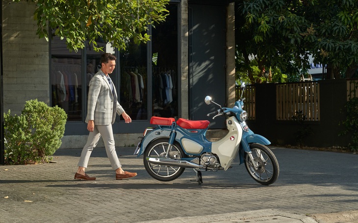 Honda Super Cub C125 2025 ra mắt, người chê đắt, kẻ thấy bình thường: "Trăm triệu vẫn đầy người mua"