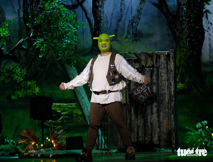 Chàng chằn tinh Shrek xấu xí nhưng tốt bụng chinh phục khán giả bằng nhạc kịch - Ảnh: LINH ĐOAN