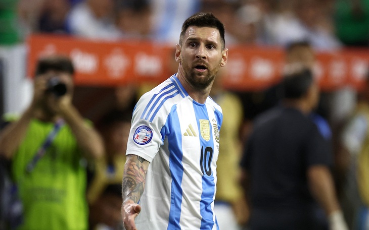 Colombia chê Messi yếu, báo Argentina viết: 