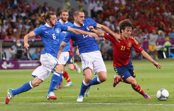 Ý tỏ ra lép vế trước Tây Ban Nha tại chung kết Euro 2012 - Ảnh: GETTY