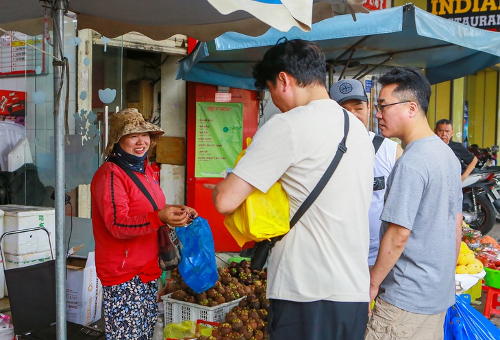 Vỉa hè trung tâm TP.HCM đổi thay ra sao sau 2 tháng thực hiện đề án mới?- Ảnh 5.