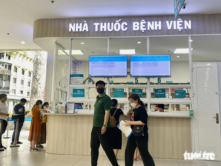 Nhà thuốc Bệnh viện Hùng Vương. Đây là bệnh viện tại TP.HCM có kết quả đánh giá chất lượng bệnh viện năm 2023 cao nhất - Ảnh: XUÂN MAI