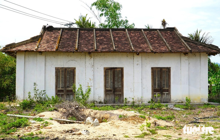 Di tích nhà cổ ông Hai Thái (huyện Diên Khánh) bị bỏ hoang nhiều năm nay, xuống cấp nghiêm trọng - Ảnh: NGUYỄN HOÀNG