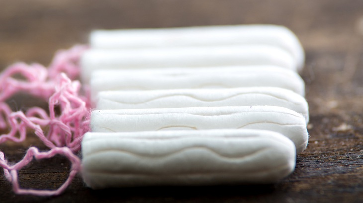 Phát hiện asen, chì và nhiều chất độc hại có trong băng vệ sinh loại tampon- Ảnh 1.