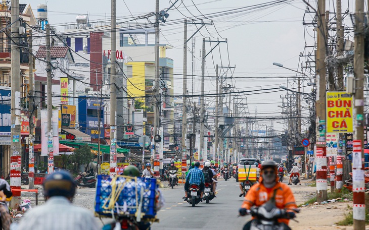 Loạt trụ điện chình ình giữa đường Tân Kỳ Tân Quý đã được thu hồi  - Ảnh 10.