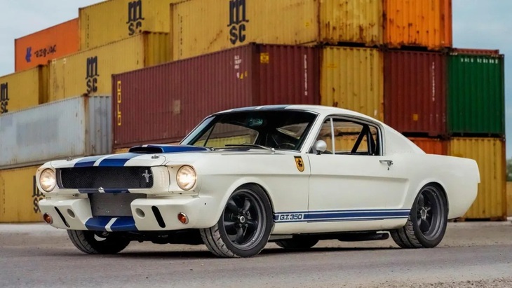 Tùy từng dáng và tình trạng mà Ford Mustang 1966 có giá bán khác nhau trên thị trường. Bản mui trần có thể lên hơn 300.000 USD, trong khi dáng fastback hơn 200.000 USD - Ảnh: Classic