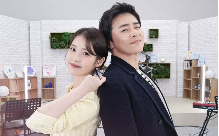 IU khoe mối quan hệ đặc biệt với Jo Jung Suk