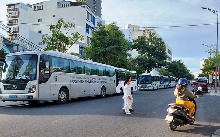 Đuổi việc quản lý lạm thu tiền giữ xe bệnh nhân tại Bệnh viện tỉnh Khánh Hòa - Ảnh 2.