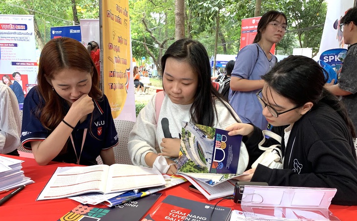 Trường đại học Văn Lang vừa công bố điểm sàn xét tuyển đại học 2024 - Ảnh: TRẦN HUỲNH