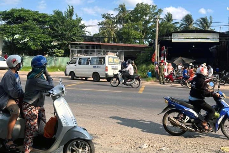 Hiện trường nơi phát hiện hai người chết bất thường trong căn nhà khóa trái cửa - Ảnh: CTV