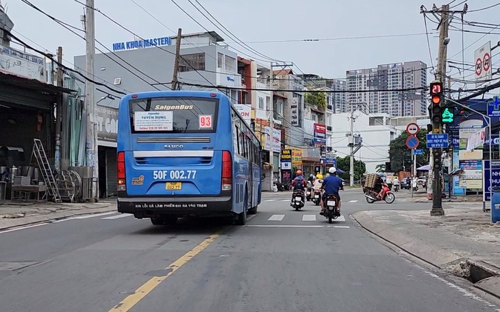 Nhiều tài xế xe buýt ở TP.HCM vi phạm, đơn vị quản lý họp khẩn chấn chỉnh