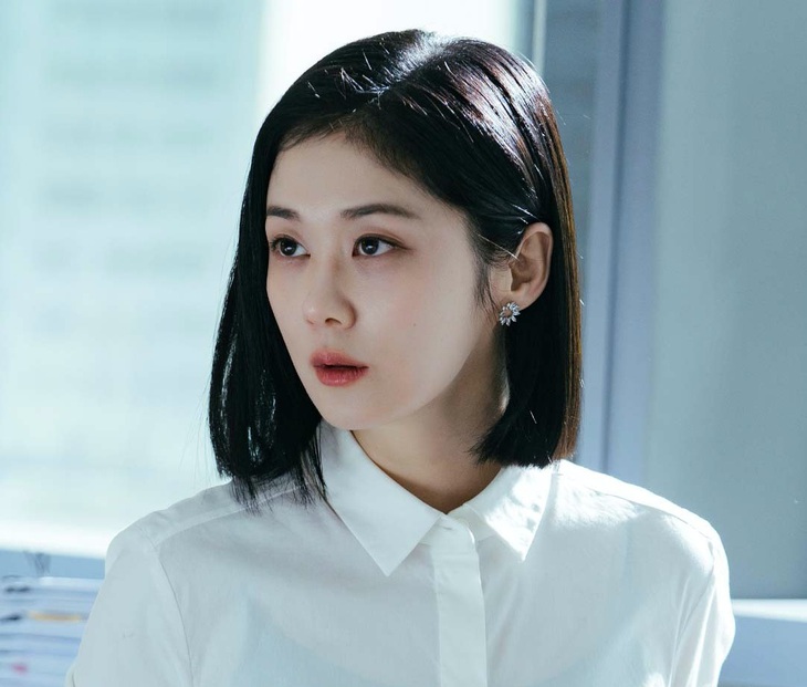 Jang Na Ra thể hiện phong độ và đẳng cấp của mình qua vai diễn luật sư Cha Eun Kyung