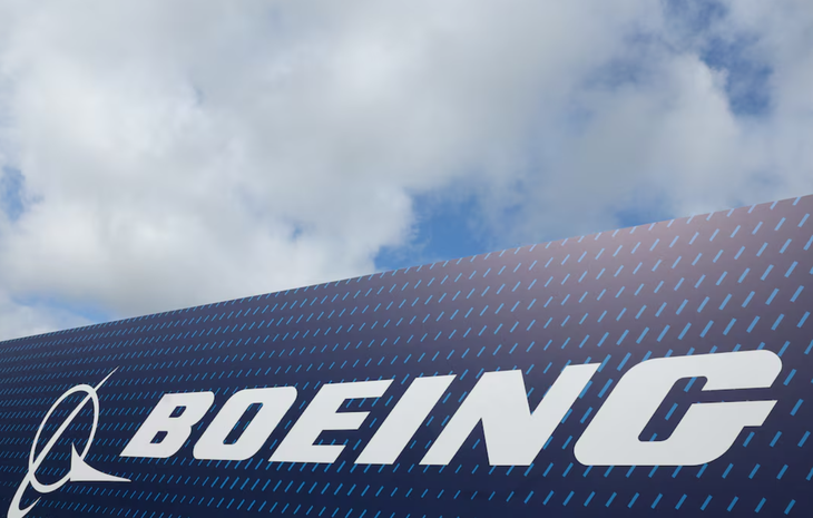 Biển tên Boeing tại Triển lãm hàng không quốc tế Farnborough tại Anh ngày 22-7 - Ảnh: REUTERS