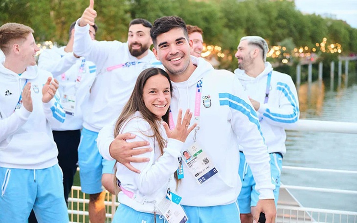 VĐV Argentina cầu hôn bạn gái tại làng VĐV Olympic 2024