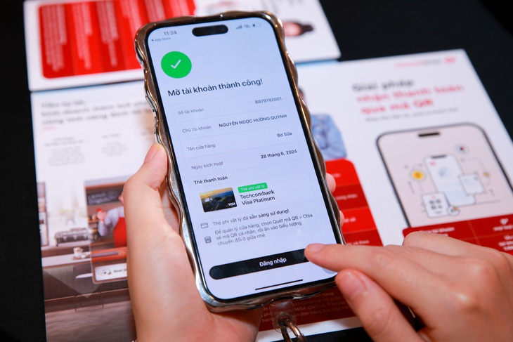 Nhà bán hàng nay có thể đăng ký sở hữu liền mạch cả tài khoản thanh toán, thẻ thanh toán phi vật lý và mã QR Cửa hàng cho shop online để thuận tiện nhận tiền và quản lý doanh thu - Ảnh: TCB