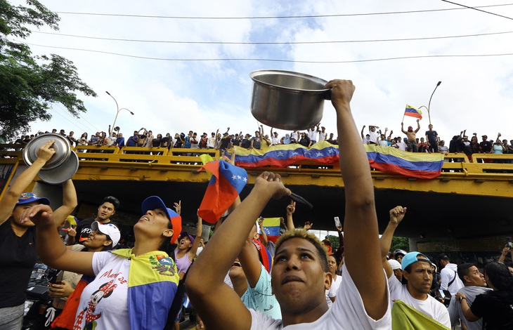 Biểu tình nổ ra ở nhiều nơi tại Venezuela, nhằm phản đối kết quả bầu cử, ngày 29-7 - Ảnh: AFP