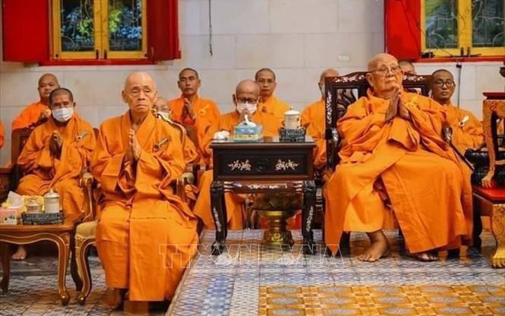 Tôn trí xá lợi trái tim của Bồ tát Thích Quảng Đức tại Đại lễ Vesak 2025 để người dân chiêm bái - Ảnh 4.