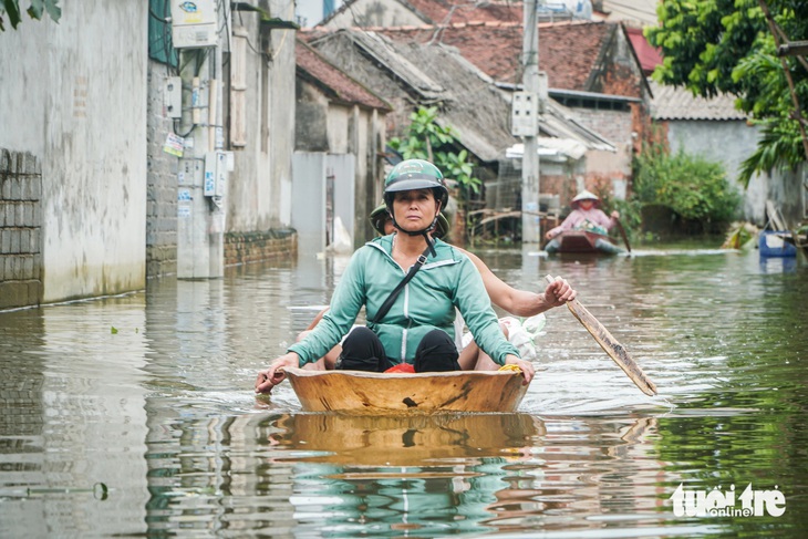 Về rốn lũ Chương Mỹ chứng kiến người Hà Nội ở nhà phao, đi thuyền trên phố- Ảnh 15.