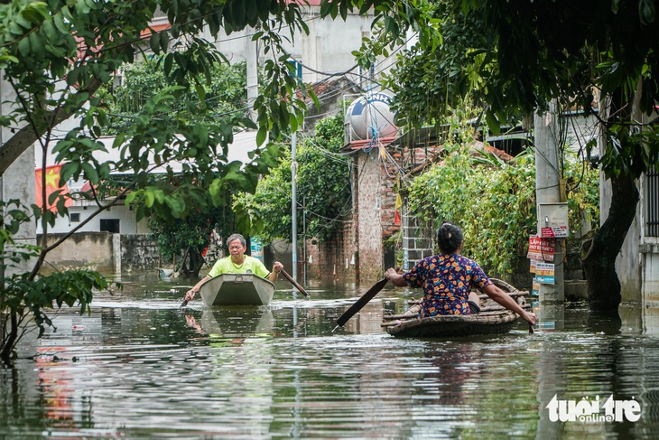 Về rốn lũ Chương Mỹ chứng kiến người Hà Nội ở nhà phao, đi thuyền trên phố- Ảnh 16.