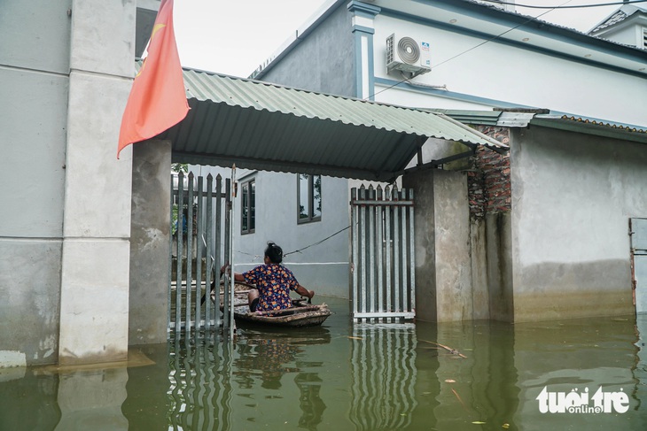 Về rốn lũ Chương Mỹ chứng kiến người Hà Nội ở nhà phao, đi thuyền trên phố- Ảnh 17.