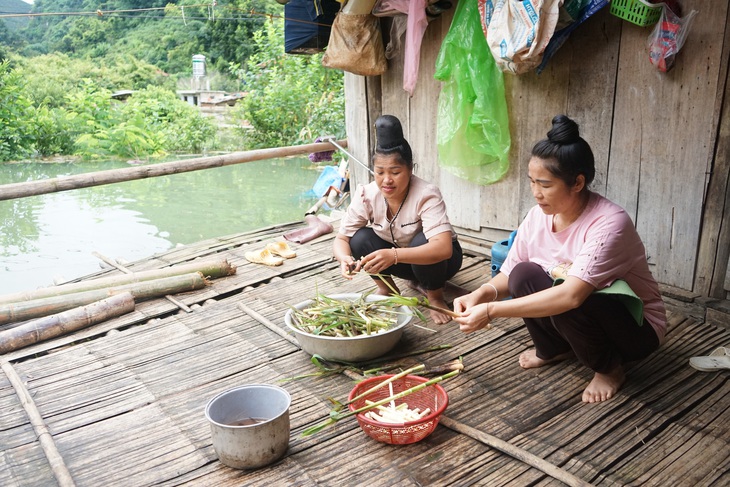 Bản miền núi bị ngập thành hồ, dân chia nhau từng chai nước- Ảnh 6.