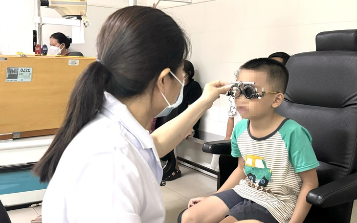 Hơn 260.000 ca phẫu thuật khúc xạ sau 25 năm, Bệnh viện Mắt đặt mục tiêu dẫn đầu nhãn khoa ASEAN - Ảnh 2.