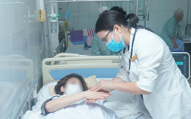 Vụ truyền trắng da tại nhà làm 1 người chết: Bắt 3 bị can, thu giữ hàng trăm hộp hàng lậu - Ảnh 2.