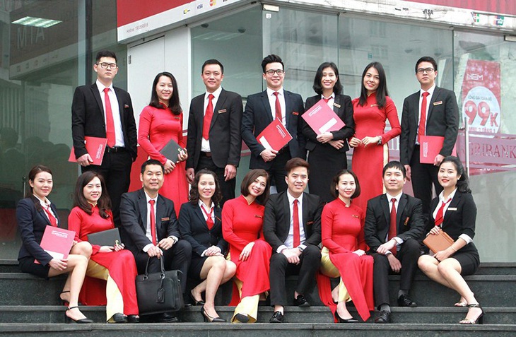Agribank thông báo tuyển dụng nhân viên lễ tân làm việc tại TP.HCM- Ảnh 1. Đội ngũ cán bộ nhân viên Agribank
