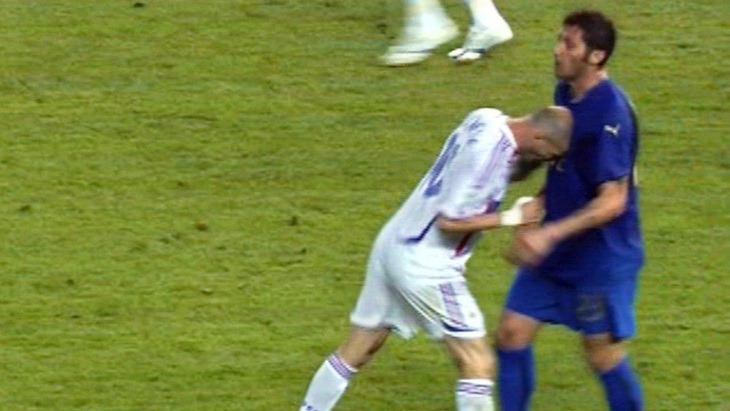 Cú húc đầu nổi tiếng của Zidane năm 2006. Ảnh: Fox Sports