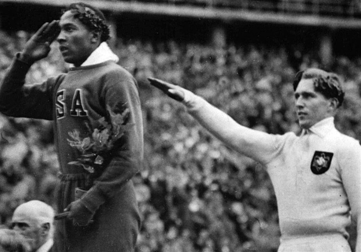 Nhà vô địch Jesse Owens đã làm bẽ mặt Đảng Quốc xã ở Olympic 1936. Ảnh: Pittsburg Gazette