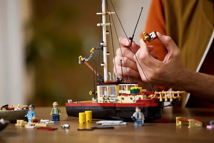 Đây là một bộ đồ chơi thuộc dòng Lego Ideas, những bộ lắp ráp dành riêng cho người lớn - Ảnh: Lego