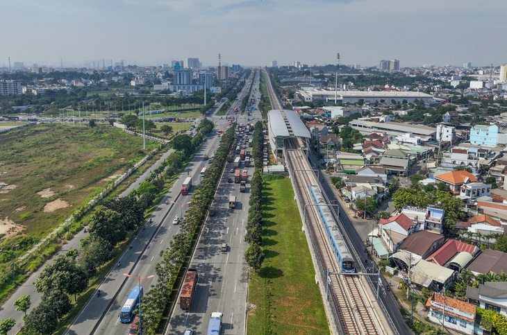 Metro số 1 dài 19,7km có điểm đầu từ ga Bến Thành (quận 1) và điểm cuối tại depot Long Bình (TP Thủ Đức) - Ảnh: QUANG ĐỊNH