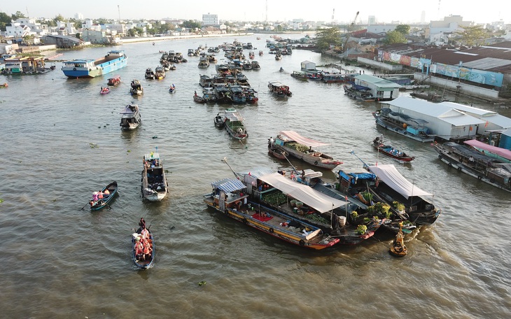 Ngắm nét đẹp mộc mạc chợ nổi thời 'mặt sông đông hơn mặt lộ' - Ảnh 2.