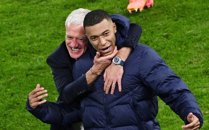 Mbappe gây thất vọng, HLV Deschamps lên tiếng bảo vệ